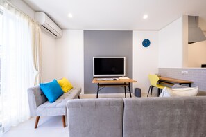 Private Vacation Home | Living room | Flat-screen TV - Fuga-A (Fujikawaguchiko)