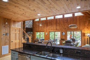 المنشأة من الداخل