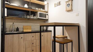 Deluxe Studio Suite | Private kitchenette