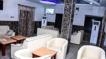 Breakfast, lunch, dinner served; local and international cuisine