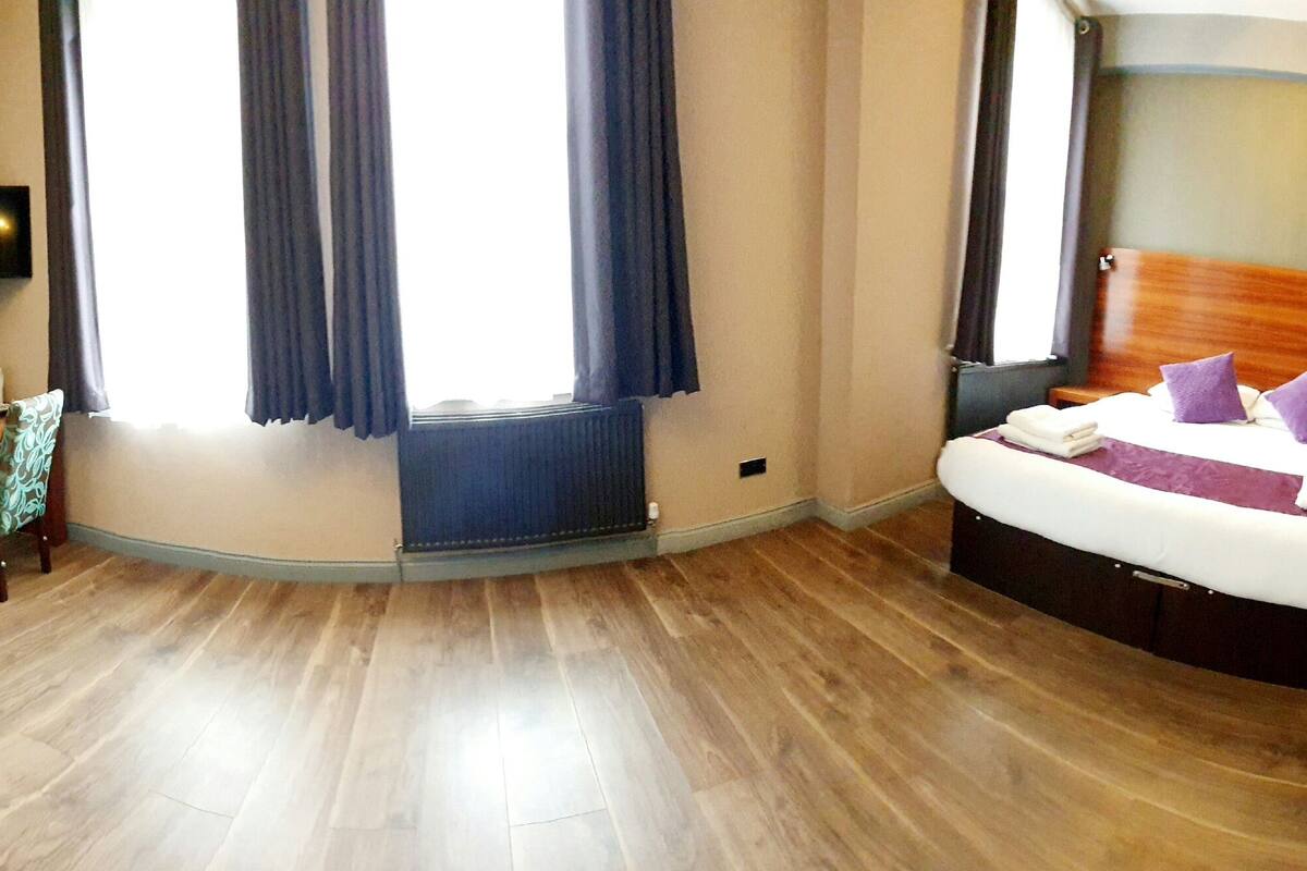 Superior Double Room | Individually furnished, desk, laptop workspace, iron/ironing board