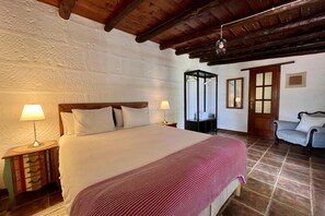 2 bedrooms, internet, bed sheets