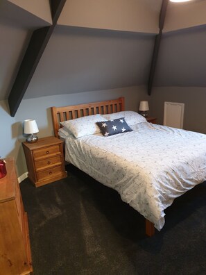 Hus | 4 soverom, strykejern/-brett, wi-fi (inkludert) og sengetøy