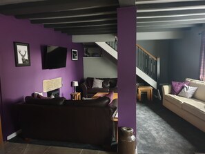 獨棟房屋 | 客廳 | 30-吋電視，提供數位頻道