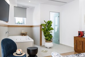 Deluxe Suite | Private spa tub - Balance Hotel Chania (Chania)