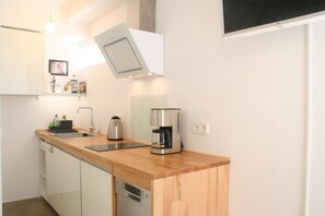 Kühlschrank, Herdplatte, Geschirrspüler
