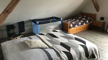 4 chambres, fer et planche Ă repasser, lit parapluie, Wi-Fi