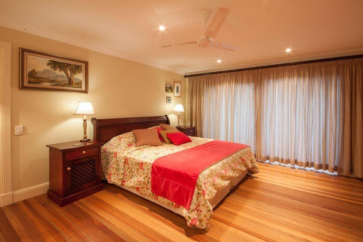 Premium bedding, minibar, free WiFi, bed sheets