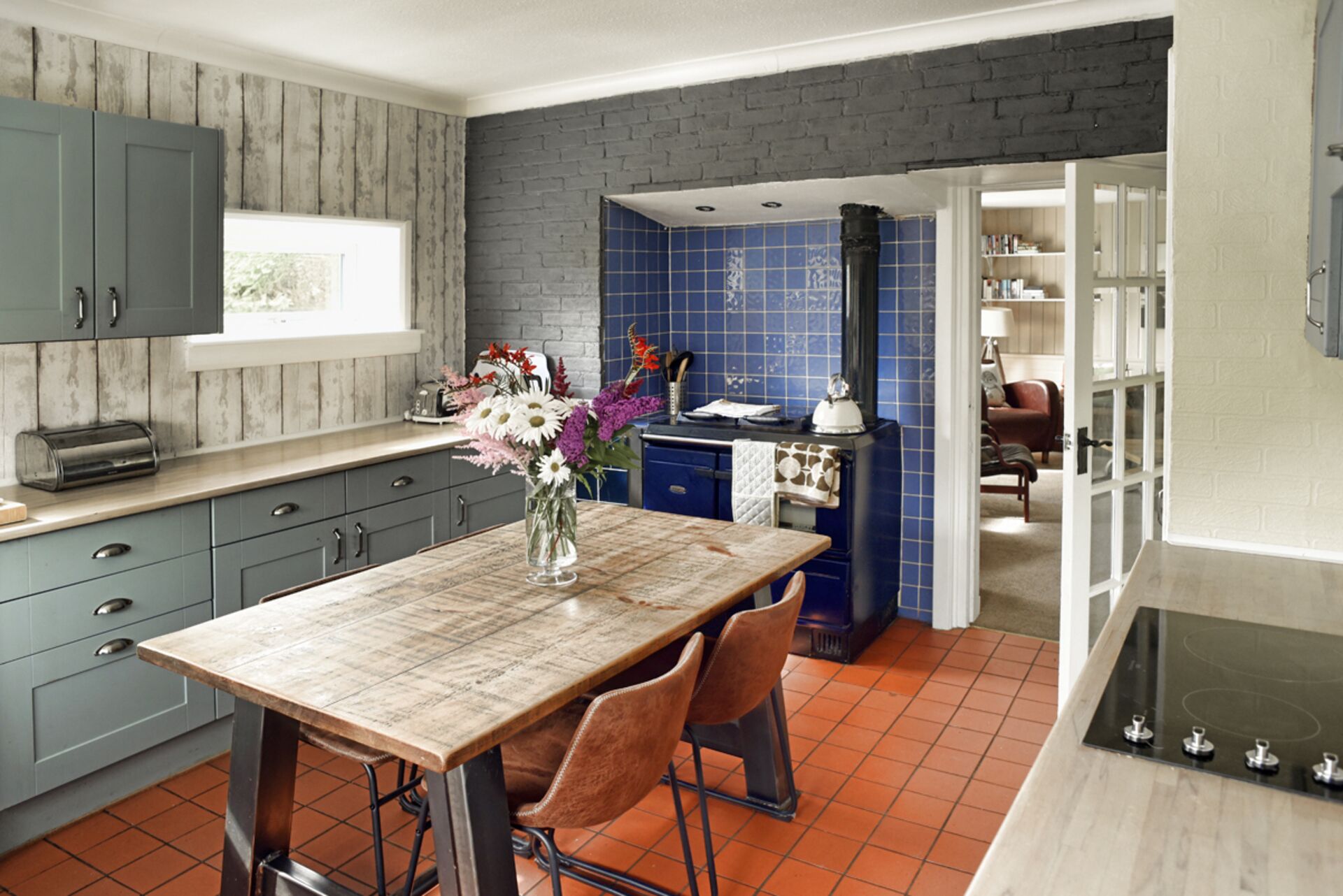 Cottage | Private kitchen | Fridge, microwave, oven, stovetop