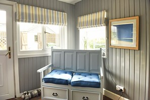 Cottage | Property grounds - Ochil Cottage In Bannockburn, Close to Stirling (Stirling)