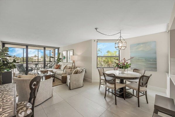 TV - Gulf Cove - Vanderbilt Beach - Bayside (Naples)