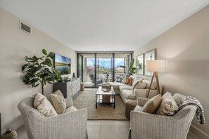 TV - Gulf Cove - Vanderbilt Beach - Bayside (Naples)