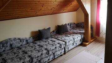 Twin Room (3) | Free cribs/infant beds, free WiFi