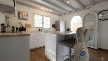 Réfrigérateur, micro-ondes, four, lave-vaisselle