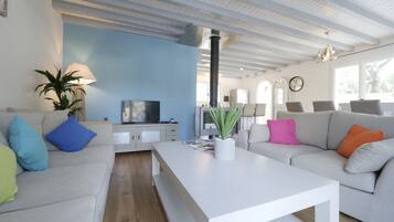 Télévision, cheminée