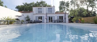 Villa with pool for 8