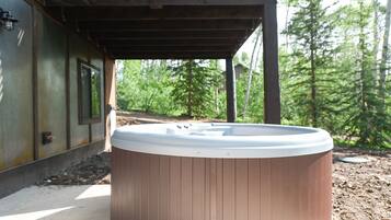 Tina de hidromasaje al aire libre