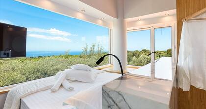 TheTree Villa, with Heated Pool & Spa Whirlpool