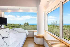 6 chambres, coffre-fort, bureau, fer et planche à repasser