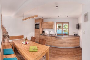 Dining - Rauschberg, Ferienwohnung , Balkon, Küche, 4 Schlaf- und 1 Wohnzimmer, max 7 Pers, Wlan (Ruhpolding)