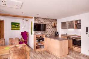 Kühlschrank, Ofen, Herdplatte, Geschirrspüler