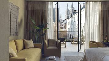 Premium bedding, minibar, in-room safe, desk