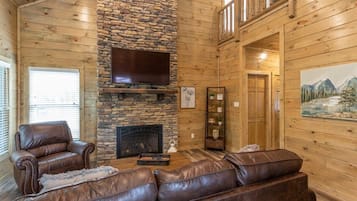 Televisio, takka, työhuone