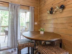 Dining - Riverfront Cottage In Downtown Pigeon Forge!!! (Pigeon Forge)