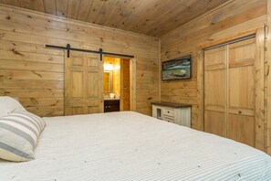 1 slaapkamer, een strijkplank/strijkijzer, wifi, beddengoed