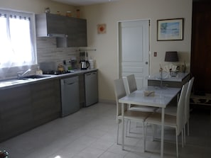 Micro-ondes, four, plaque de cuisson, lave-vaisselle