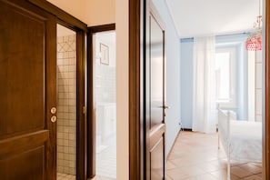 2 bedrooms, iron/ironing board, travel cot, free WiFi