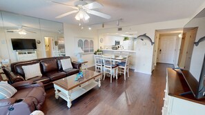 Condo, 2 phòng ngủ | Khu phòng khách
