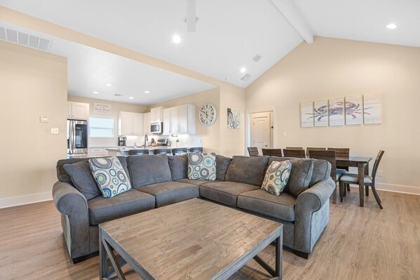 House, 4 Bedrooms | Living room