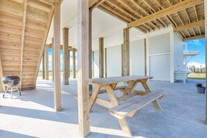 House, 4 Bedrooms | Balcony