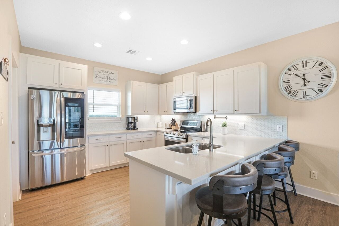 House, 4 Bedrooms | Private kitchen | Fridge, microwave, coffee/tea maker, toaster