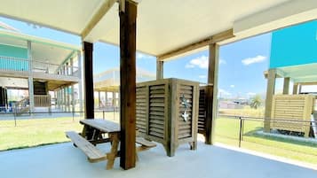 Casa, 3 habitaciones | Terraza o patio