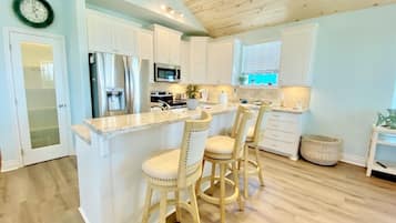 House, 3 Bedrooms | Private kitchen | Fridge, coffee/tea maker, toaster