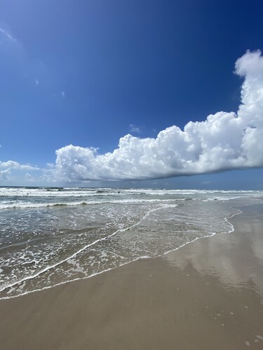 Bella Vita Beach House, near beach, Private Pool, 6-Seater Golf Cart included