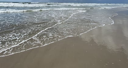 Bella Vita Beach House, near beach, Private Pool, 6-Seater Golf Cart included