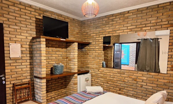 Basic Double Room | Minibar, desk, free WiFi, bed sheets