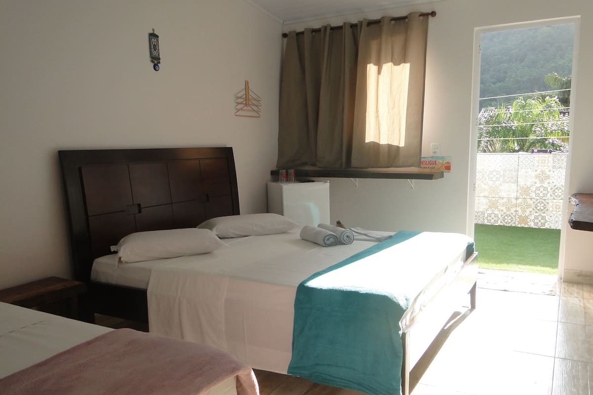 Minibar, escritorio, wifi gratis y ropa de cama