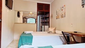 Quarto triplo superior | Frigobar, escrivaninha, Wi-Fi de cortesia, roupa de cama