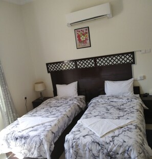 2 Schlafzimmer, Schreibtisch, Bügeleisen/Bügelbrett, kostenloses WLAN