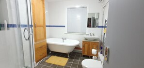 Apartment, eigenes Bad | Badezimmer