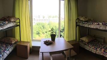 Yhteismajoitus, sekamajoitus (1 bed in Dorm) | Allergiatestatut vuodevaatteet, työpöytä, vuodevaatteet