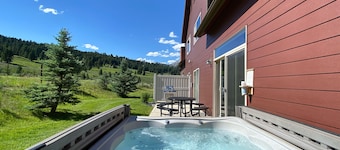 Town Ctr l Hot Tub l Mtn View l Loft l Fireplace