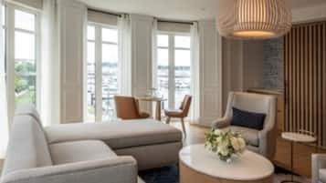 Çatı Katı Süiti (Penthouse), 2 Yatak Odası | Anti alerjik yatak takımı, ücretsiz minibar ürünleri, odada kasa
