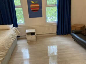 4 bedrooms, desk, iron/ironing board, free WiFi - Beautiful flat to rent in Islington London  (London)