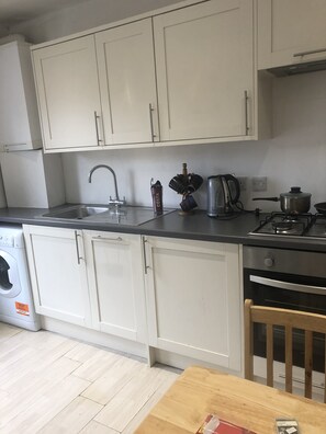 Fridge, microwave, oven, stovetop - Beautiful flat to rent in Islington London (London)