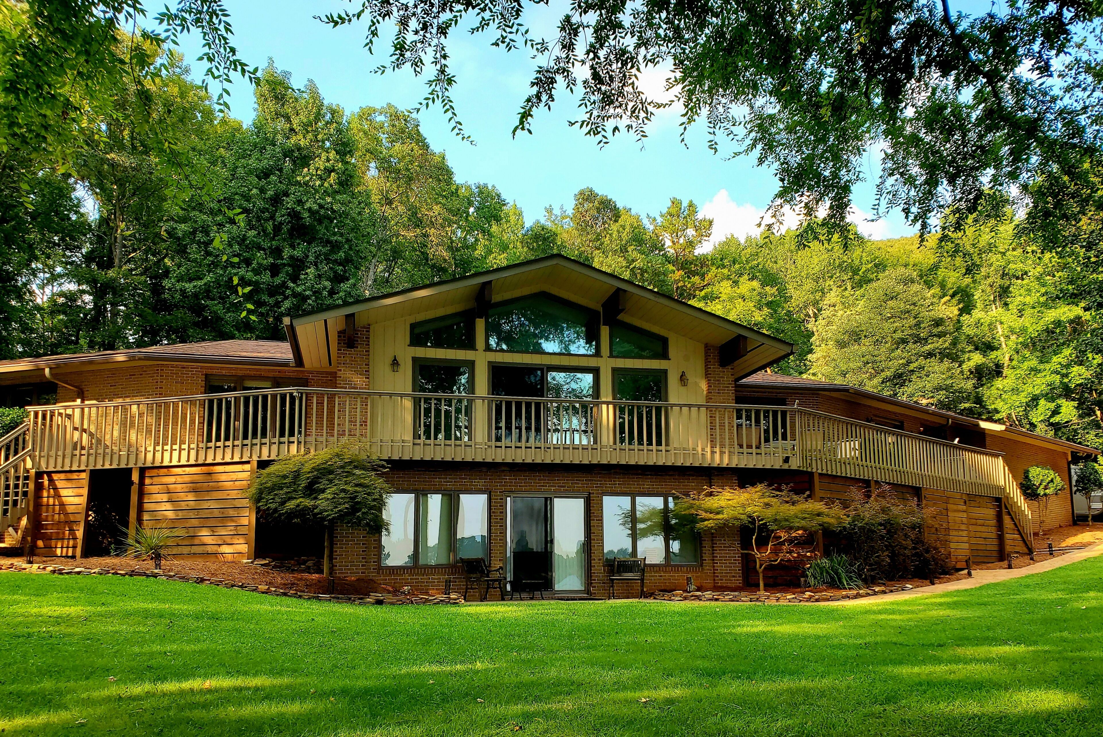 Lakeside   Paradise 